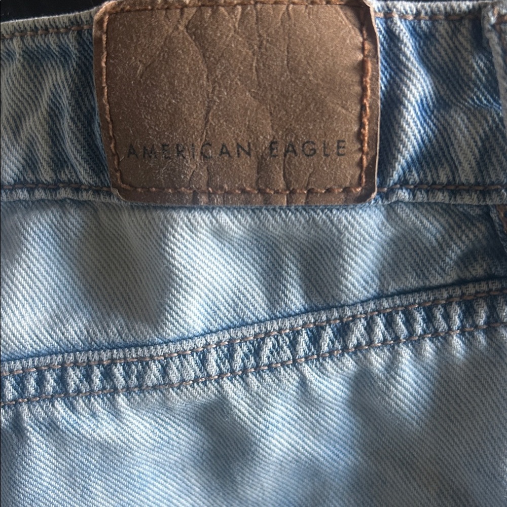 American Eagle Outfitters Light Acid Wash Cargo Women Jeans - Picture 2 of 9